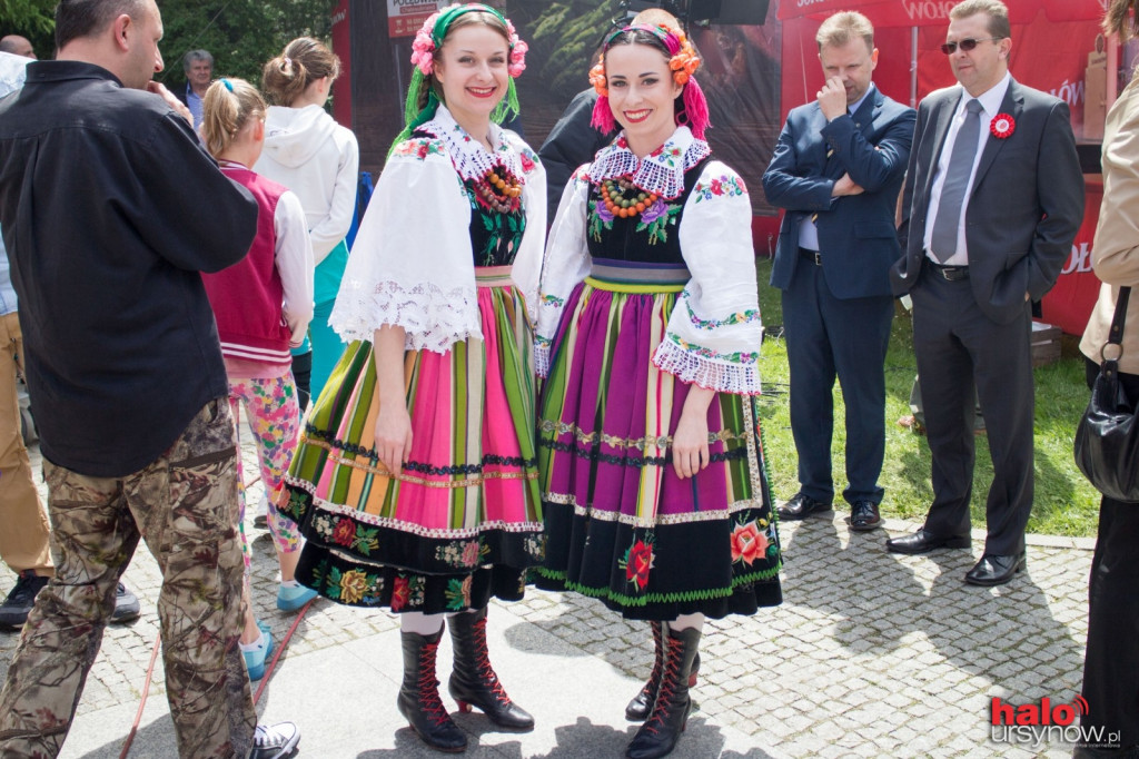 Prezydent Komorowski smakuje polskich specjałów na Ursynowie! FOTO