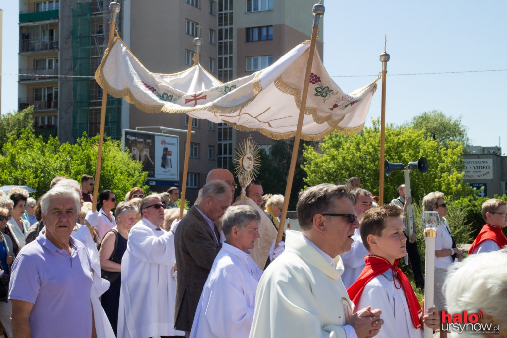 Boże Ciało. Procesja przeszła ulicami Ursynowa. FOTO