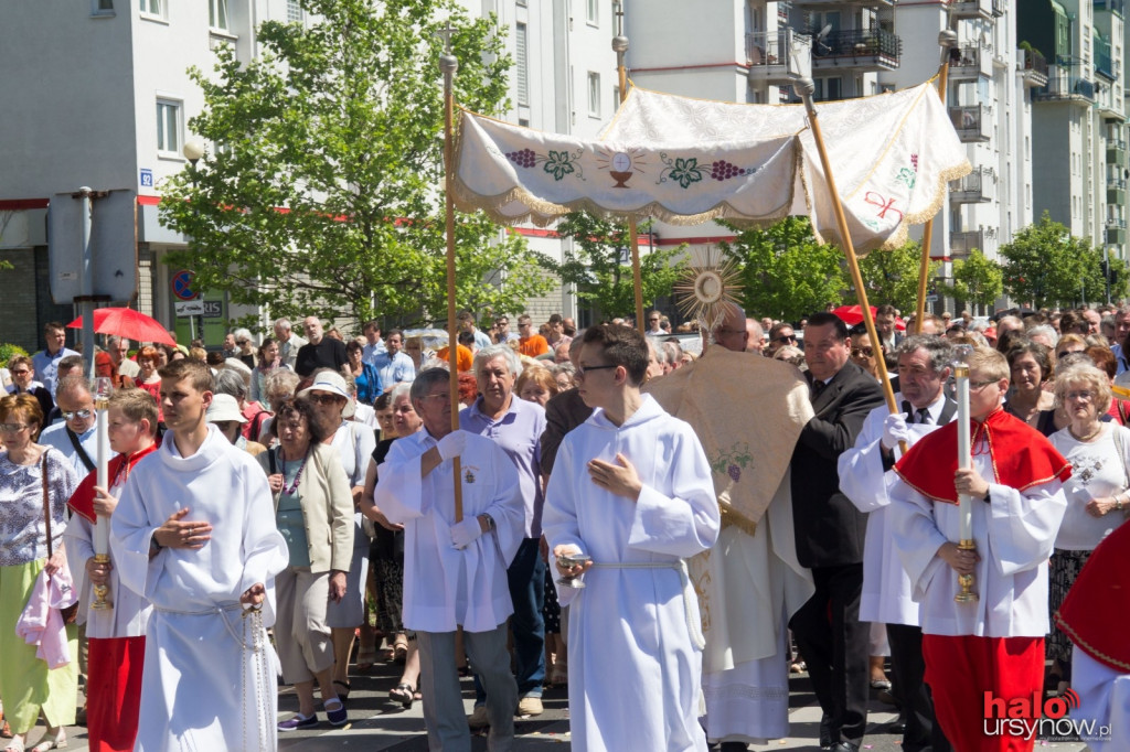 Boże Ciało. Procesja przeszła ulicami Ursynowa. FOTO