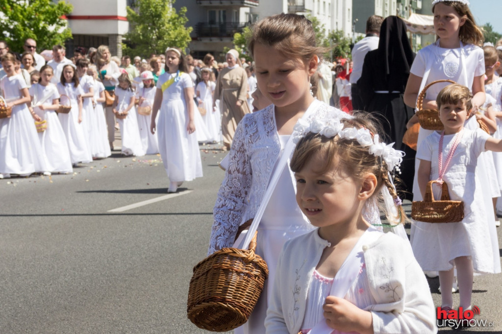 Boże Ciało. Procesja przeszła ulicami Ursynowa. FOTO