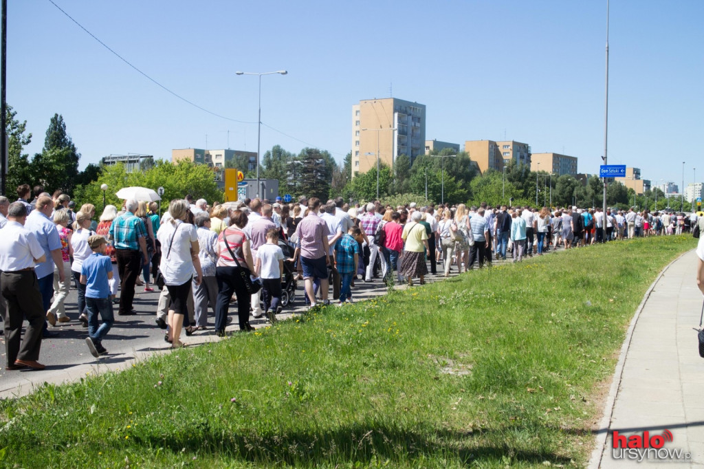 Boże Ciało. Procesja przeszła ulicami Ursynowa. FOTO