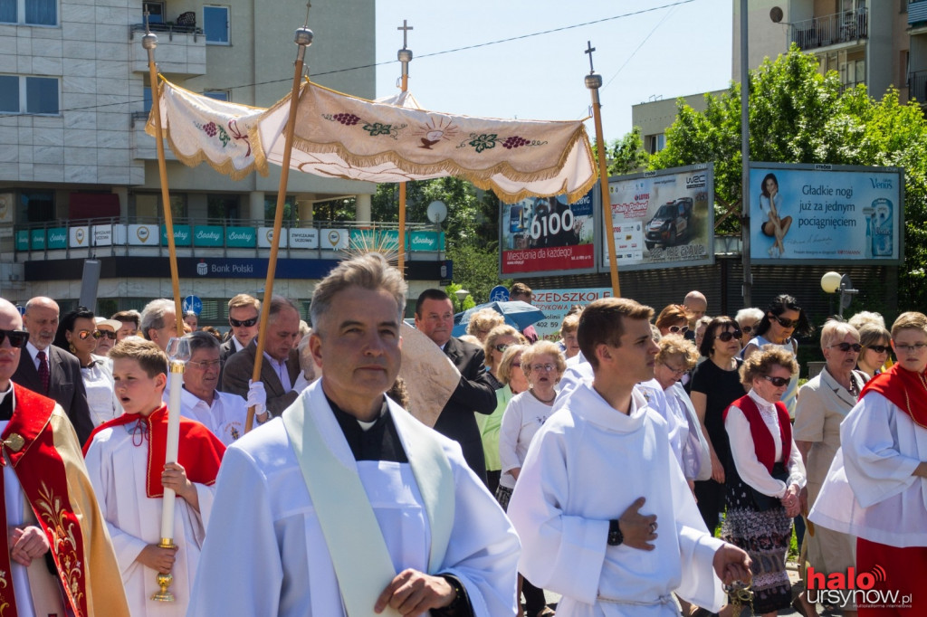 Boże Ciało. Procesja przeszła ulicami Ursynowa. FOTO