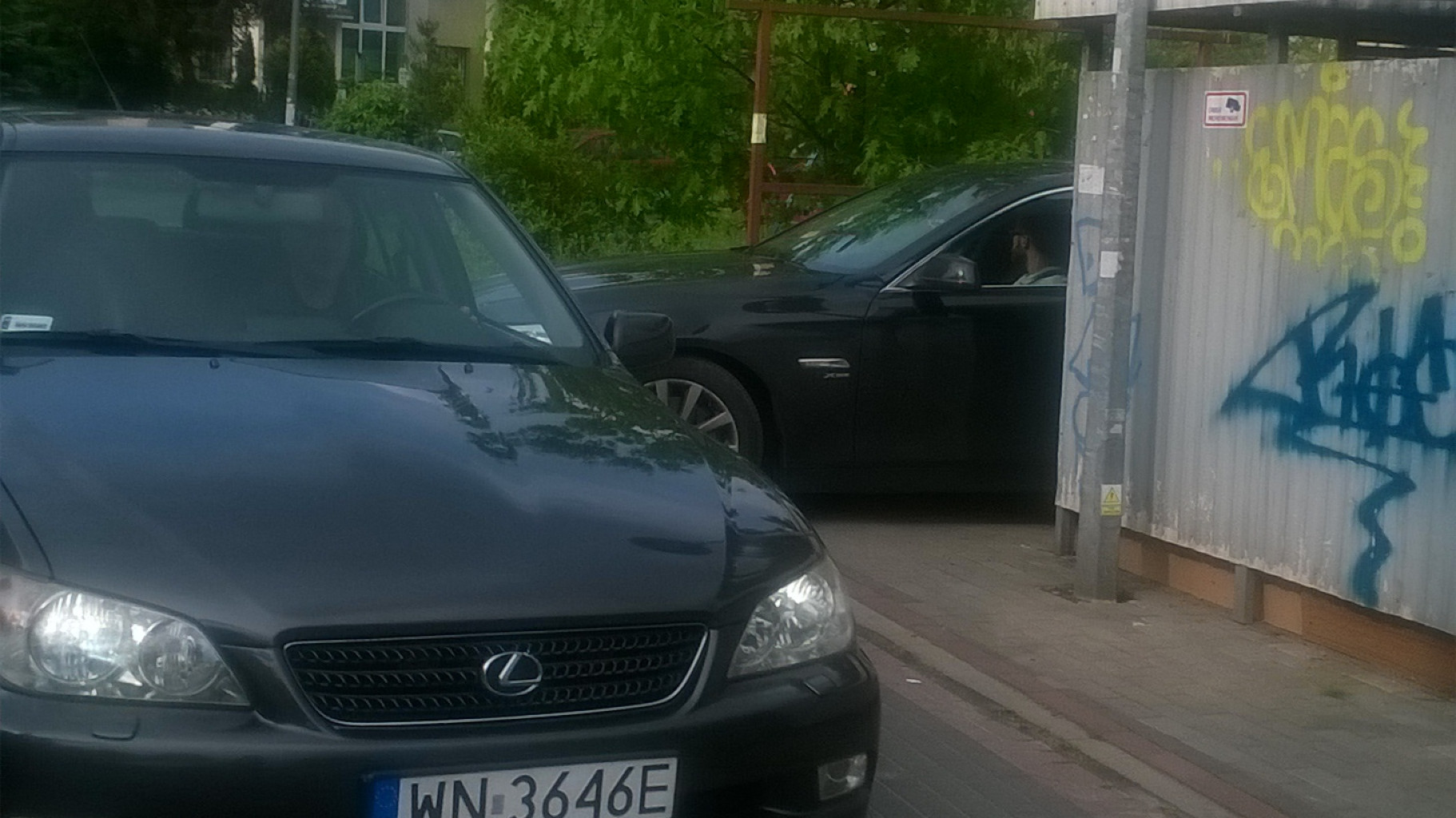 Spółdzielnia postawi szlabany przy Dembowskiego. Będzie bezpieczniej?