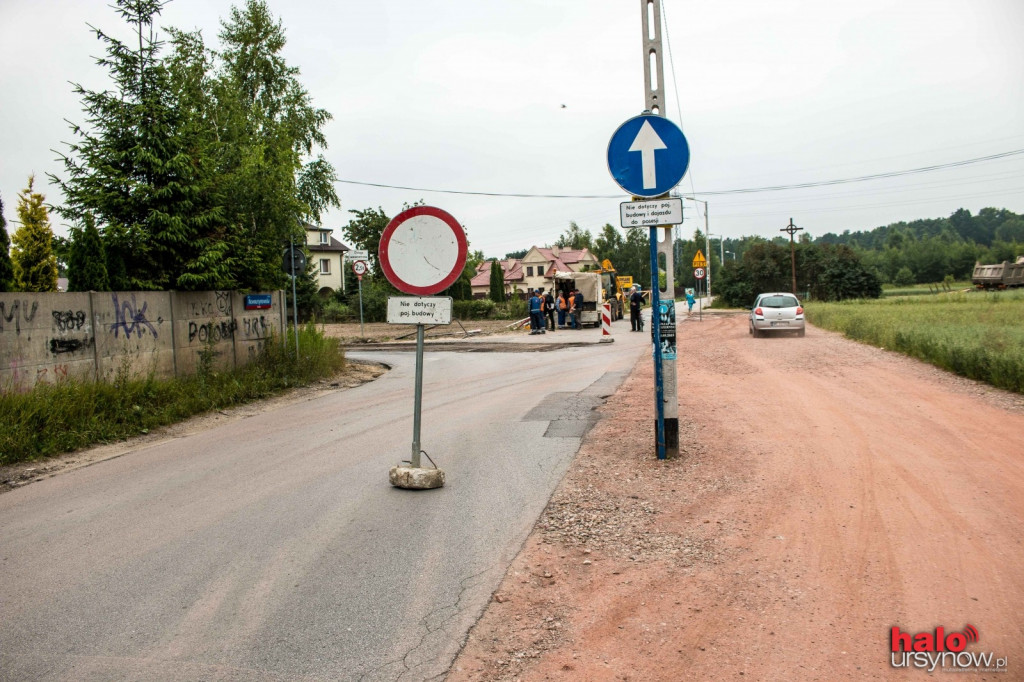 ZAMKNIĘTA RZEKOTKI. Zdziwienie kierowców i ulga mieszkańców. FOTO