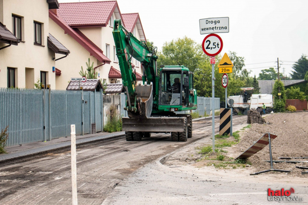 ZAMKNIĘTA RZEKOTKI. Zdziwienie kierowców i ulga mieszkańców. FOTO