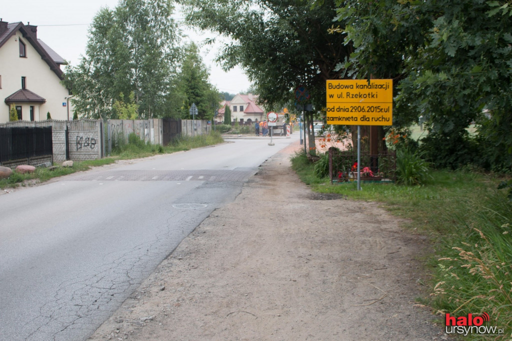 ZAMKNIĘTA RZEKOTKI. Zdziwienie kierowców i ulga mieszkańców. FOTO