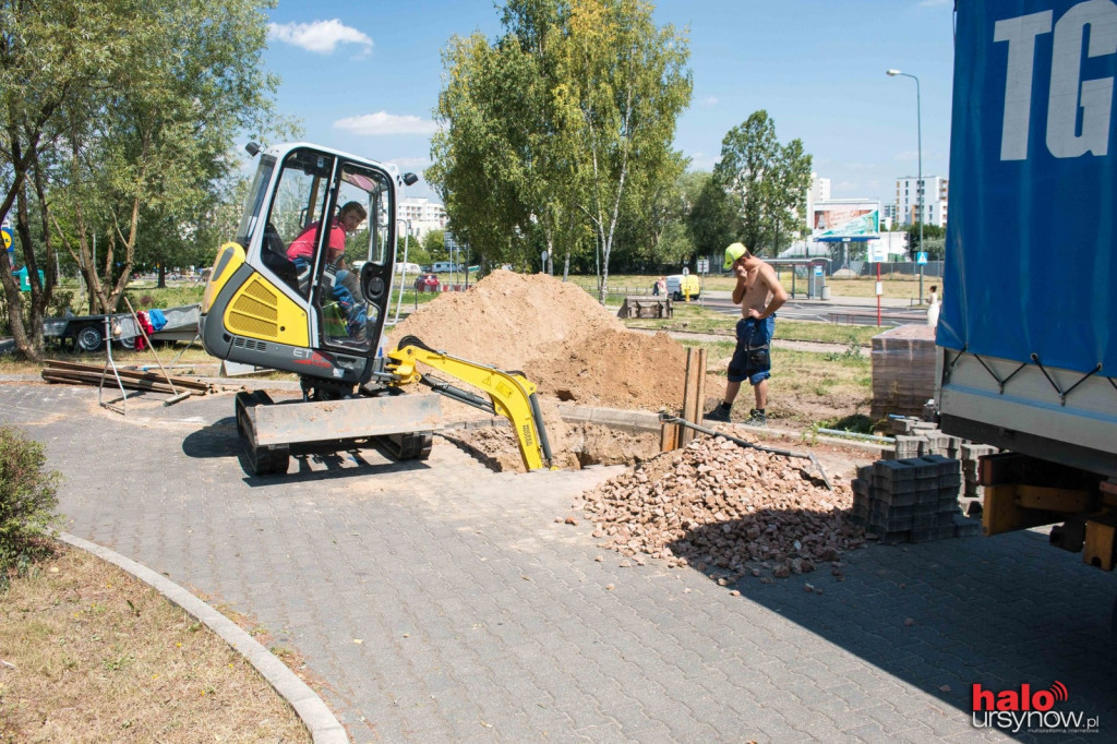 Ruszyła przebudowa Pileckiego. Czy będzie chodnik do Lidla? FOTO