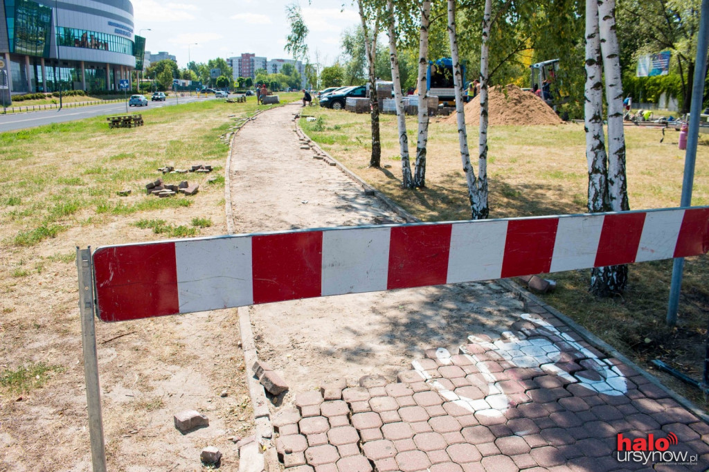 Ruszyła przebudowa Pileckiego. Czy będzie chodnik do Lidla? FOTO