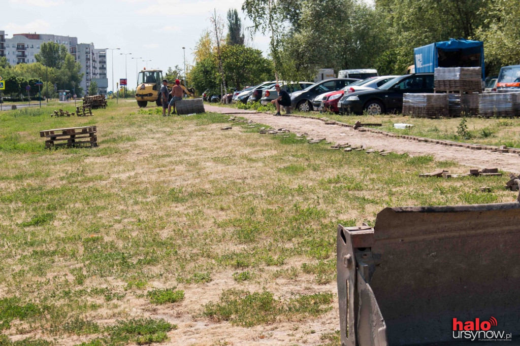 Ruszyła przebudowa Pileckiego. Czy będzie chodnik do Lidla? FOTO