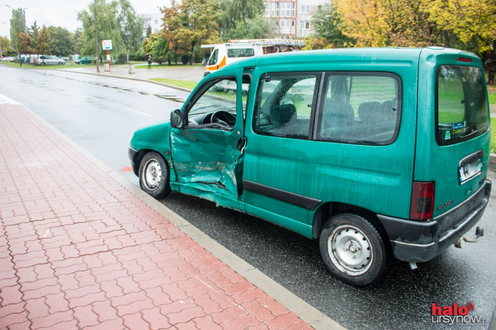 Wypadek na Stryjeńskich przy Lidlu! Dwie osoby w szpitalu