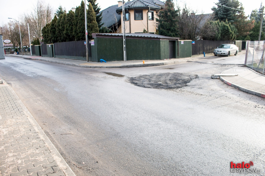 Kolejny absurd drogowy? Słup na jezdni na Baletowej