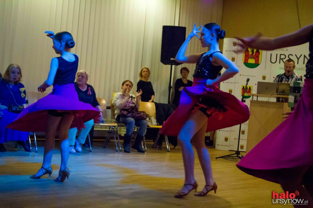 Polonez, wodzirej i doskonała zabawa! Bal dla niepełnosprawnych w ratuszu FOTO