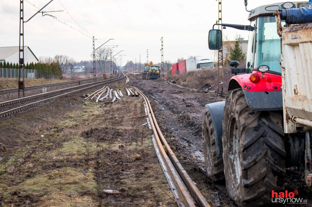 Tak remontują linię kolejową Warszawa-Radom. FOTO