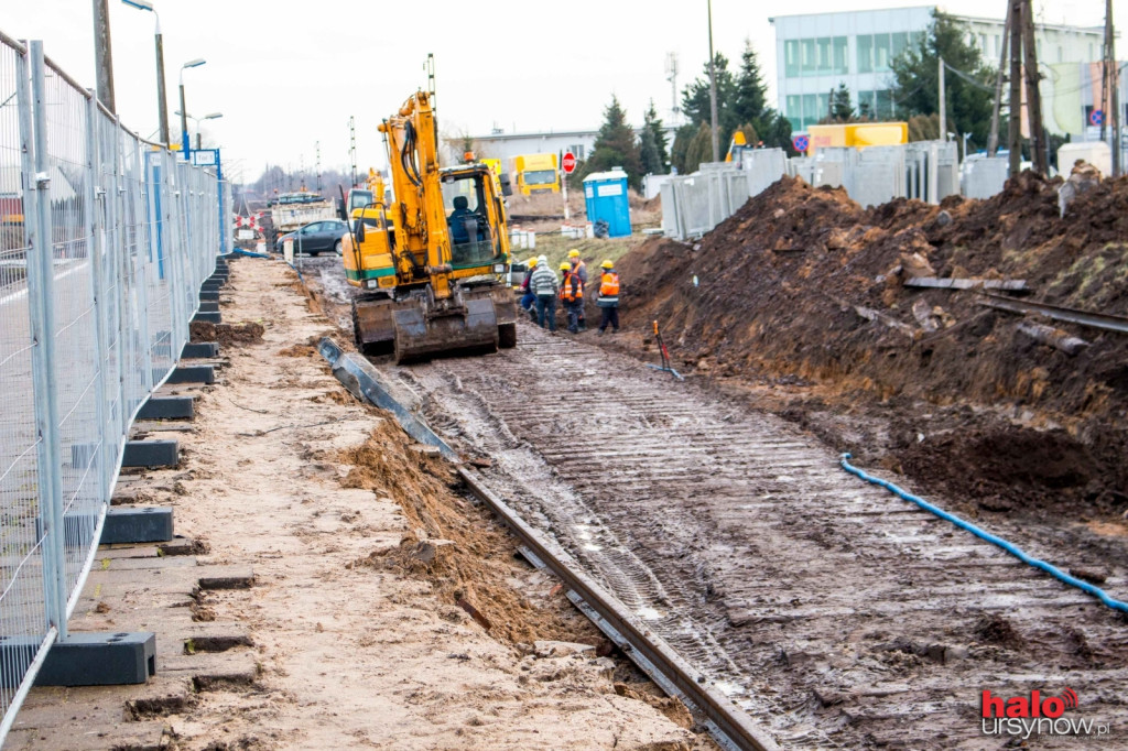 Tak remontują linię kolejową Warszawa-Radom. FOTO
