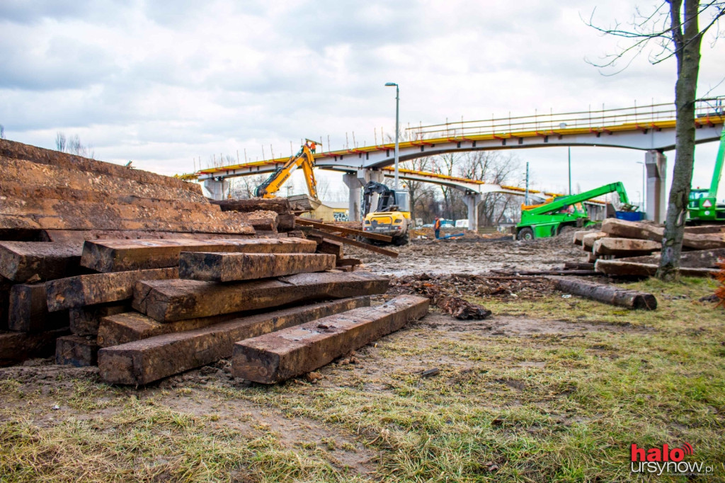 Tak remontują linię kolejową Warszawa-Radom. FOTO