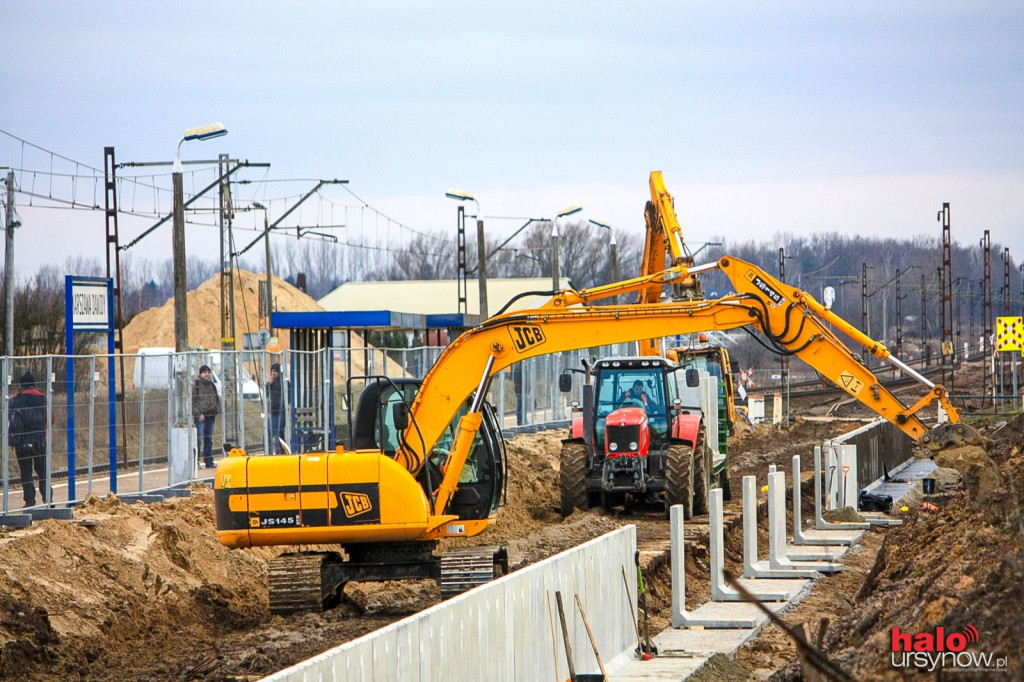 Tak remontują linię kolejową Warszawa-Radom. FOTO