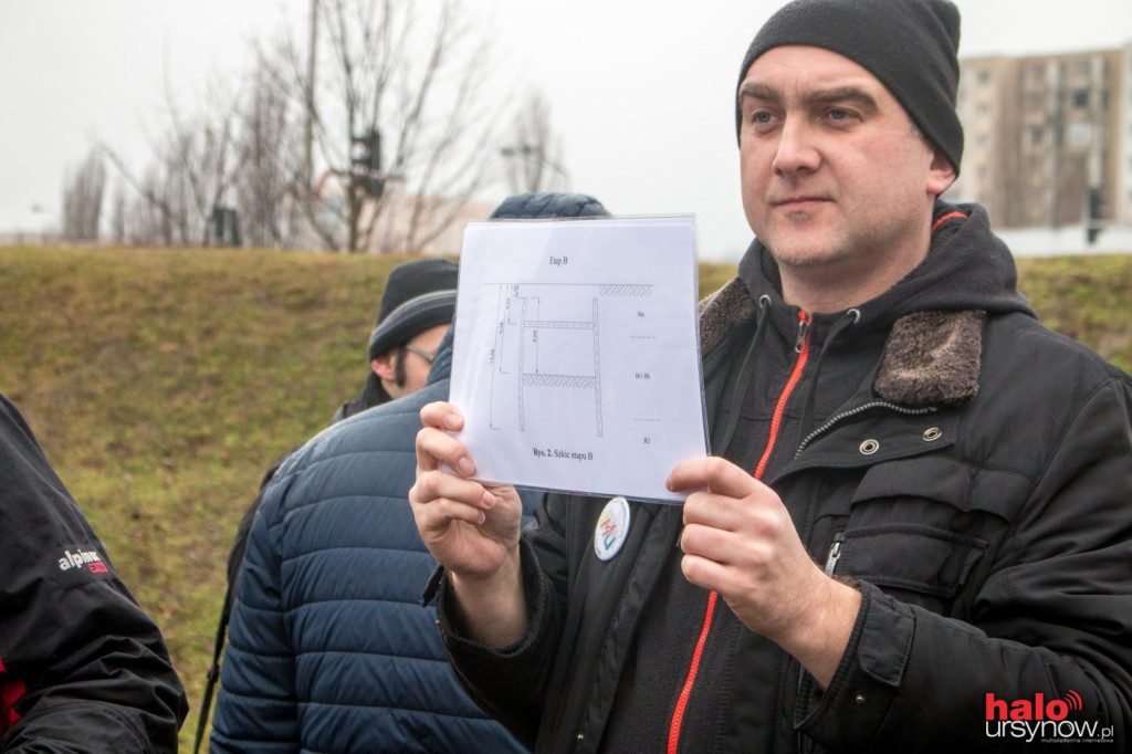 Drugi spacer po terenie budowy POW. 