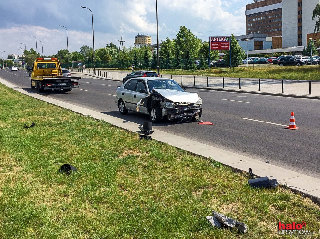 Wypadek na Roentgena. Dwie osoby w szpitalu!