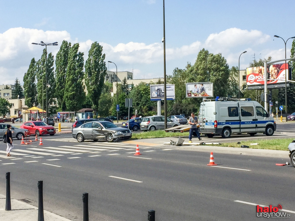Wypadek na Roentgena. Dwie osoby w szpitalu!
