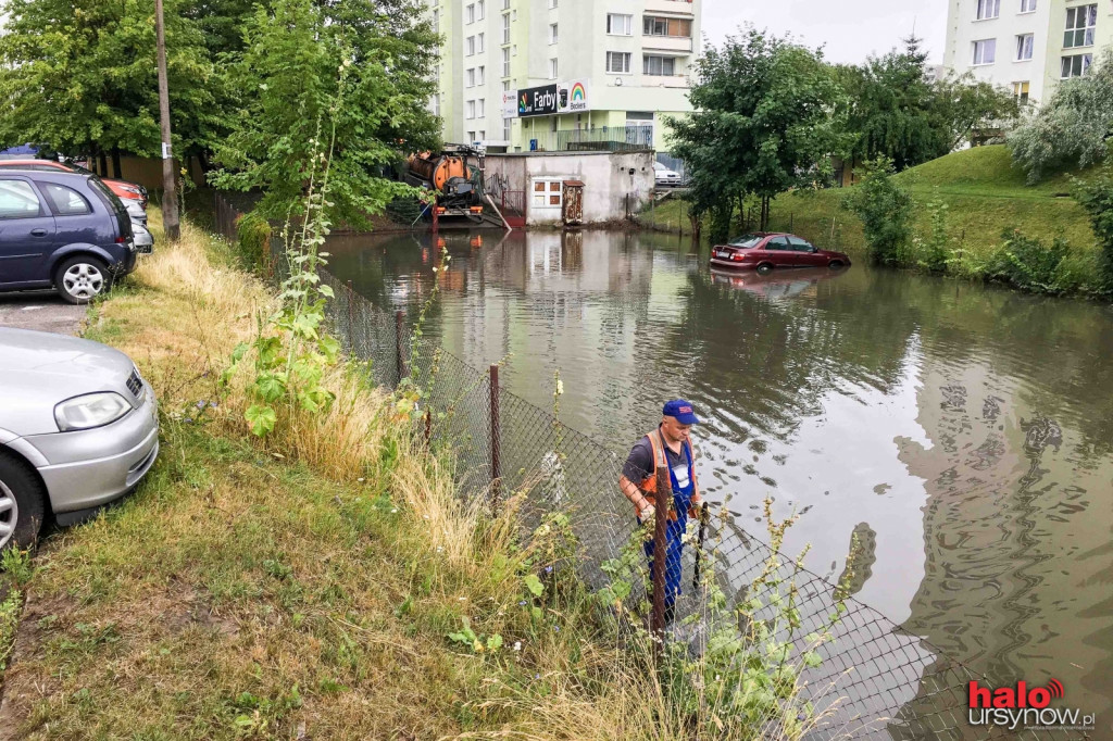 ZALANY URSYNÓW. Największe podtopienia na Imielinie i Zielonym Ursynowie FOTO