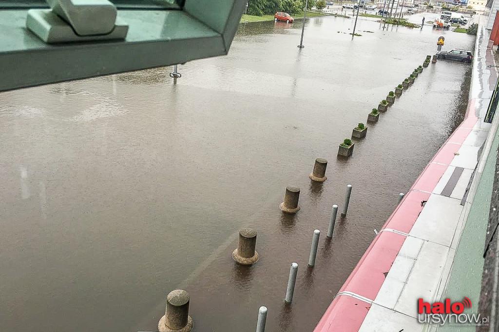 ZALANY URSYNÓW. Największe podtopienia na Imielinie i Zielonym Ursynowie FOTO
