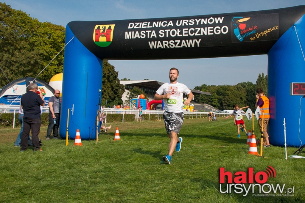 Pobiegli jak konie... Po trawie i na bosaka! FOTO
