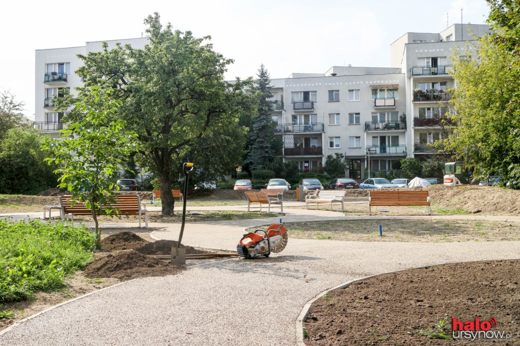 Skwer przy Cybisa nabiera kształtów