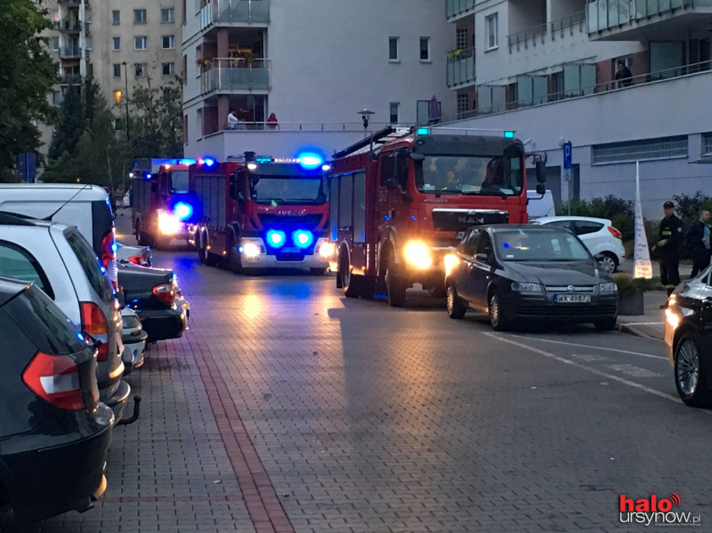 NA UBOCZU: żrąca substancja na klatce? Strażacy 