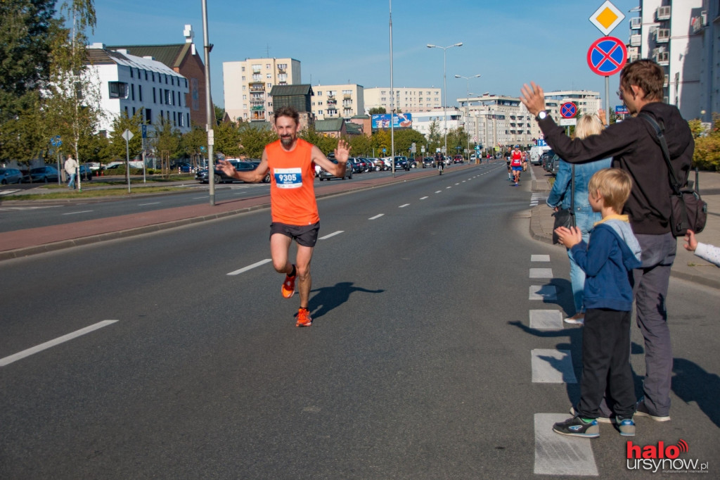 Niesamowity doping! Tak Ursynów witał maratończyków FOTO