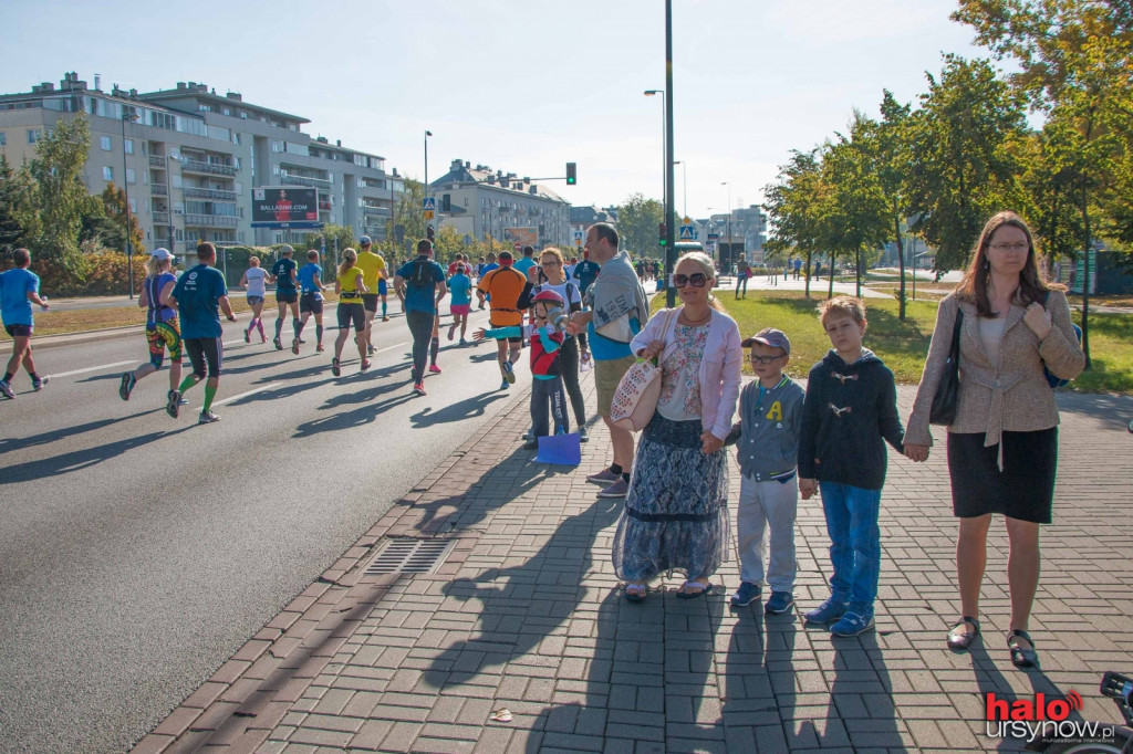 Niesamowity doping! Tak Ursynów witał maratończyków FOTO