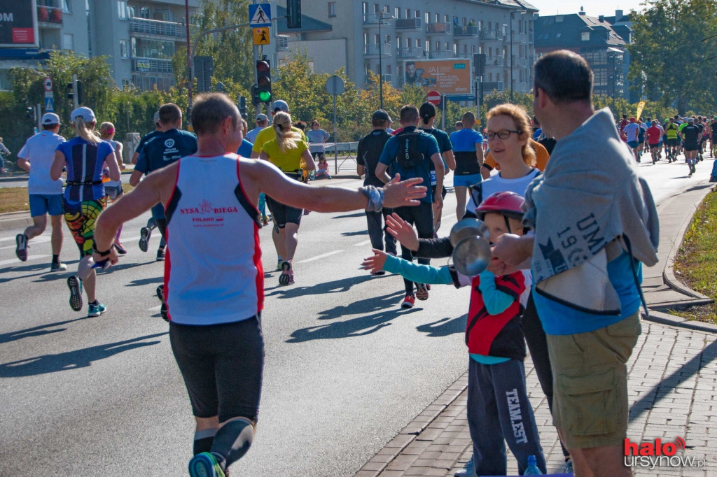 Niesamowity doping! Tak Ursynów witał maratończyków FOTO