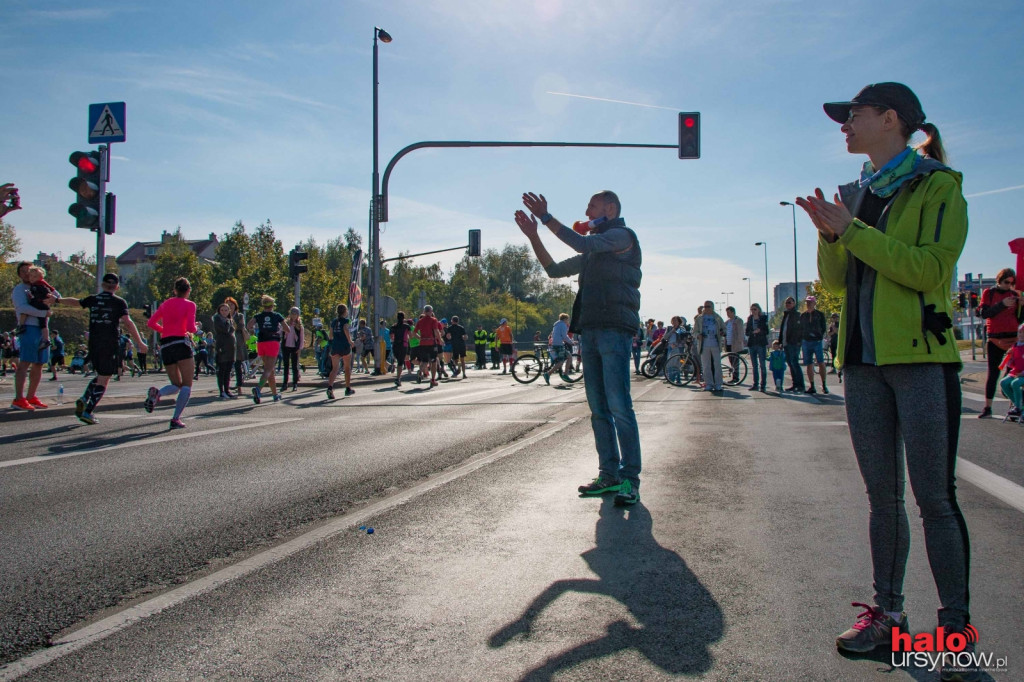 Niesamowity doping! Tak Ursynów witał maratończyków FOTO