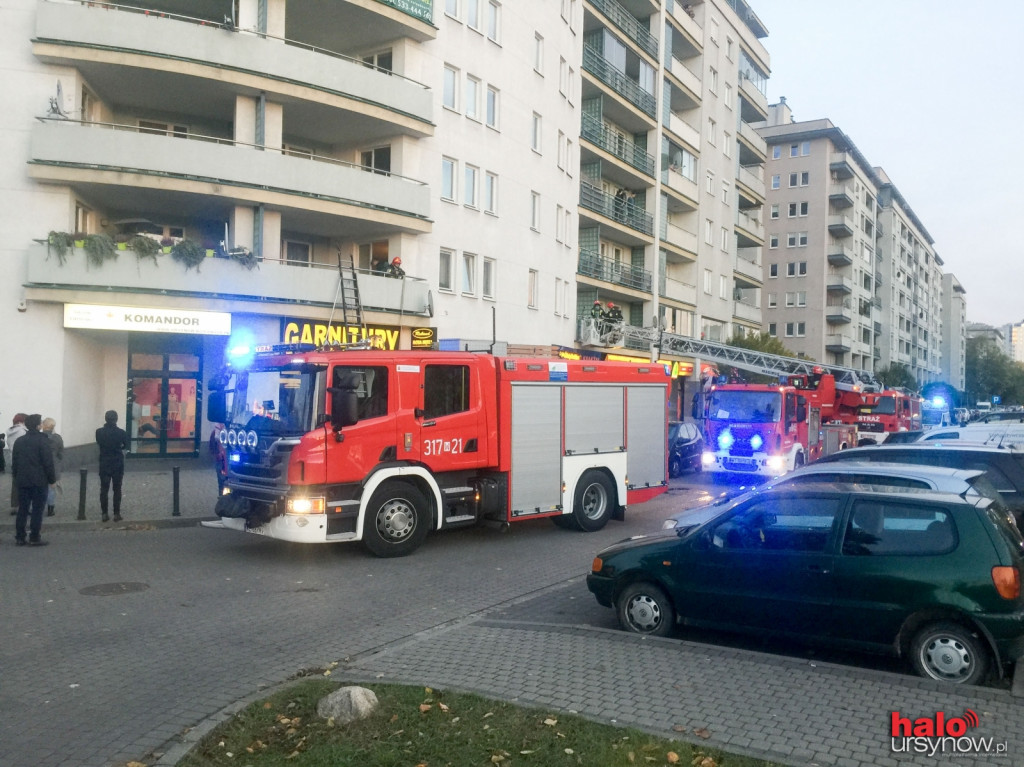 Trzy wozy, karetka do... palącego się garnka. FOTO