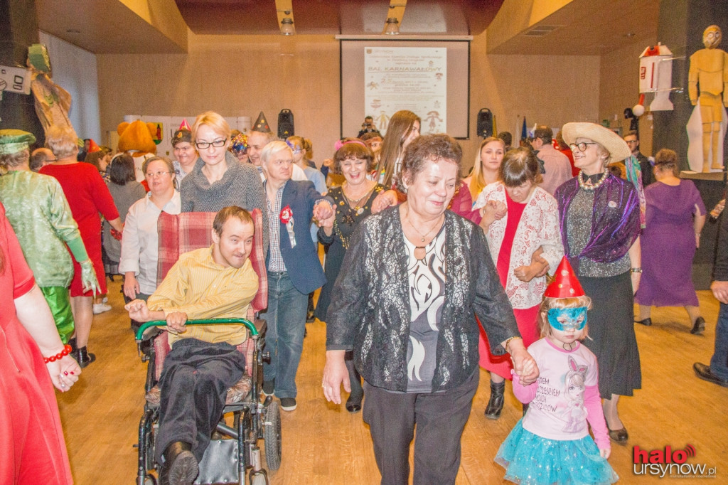 Barwni przebierańcy, muzyka i wyborna zabawa - Bal karnawałowy w ratuszu! FOTO