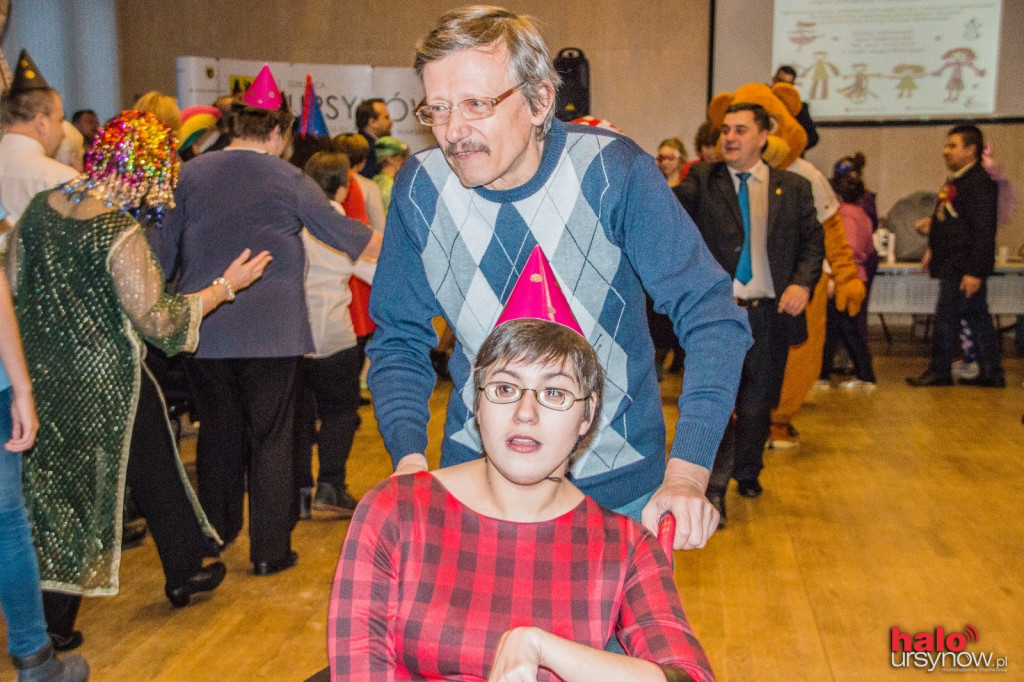 Barwni przebierańcy, muzyka i wyborna zabawa - Bal karnawałowy w ratuszu! FOTO