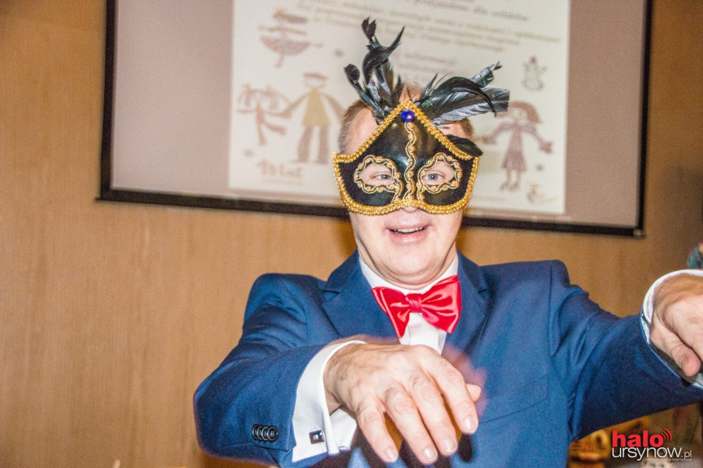 Barwni przebierańcy, muzyka i wyborna zabawa - Bal karnawałowy w ratuszu! FOTO