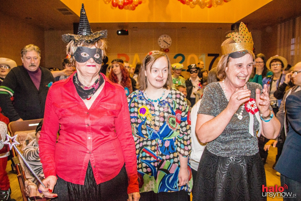 Barwni przebierańcy, muzyka i wyborna zabawa - Bal karnawałowy w ratuszu! FOTO