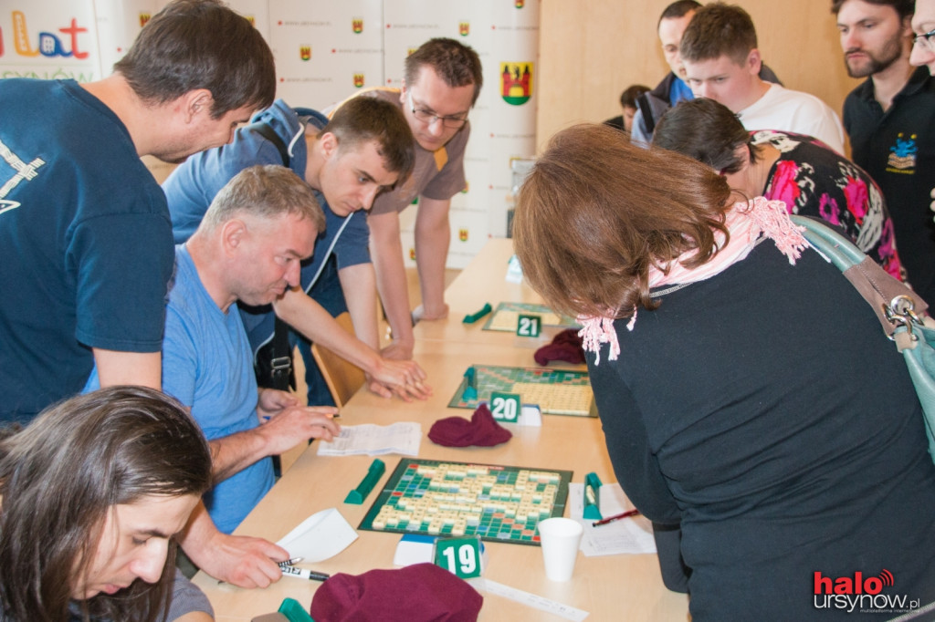 Od słowa do słowa. Ponad stu graczy na turnieju w scrabble. FOTO