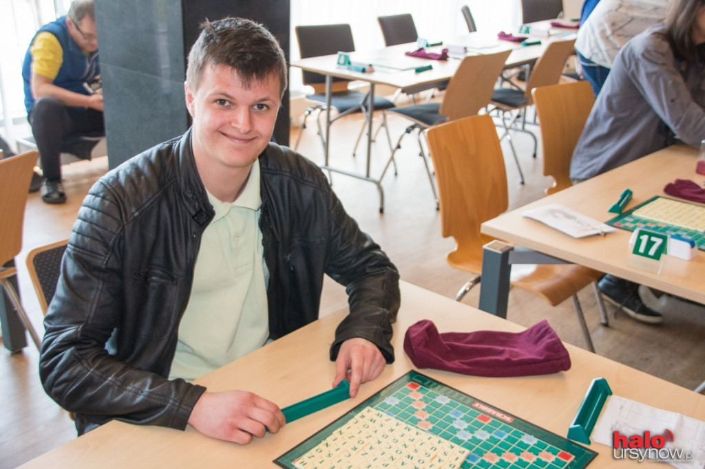 Od słowa do słowa. Ponad stu graczy na turnieju w scrabble. FOTO