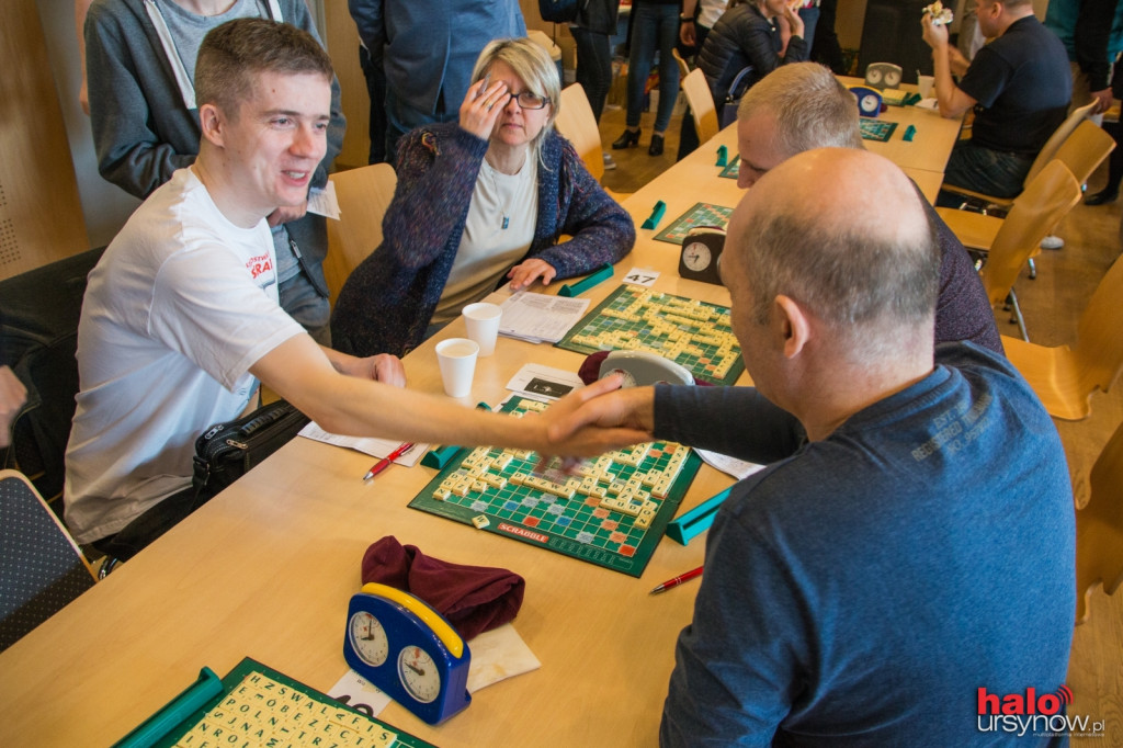 Od słowa do słowa. Ponad stu graczy na turnieju w scrabble. FOTO