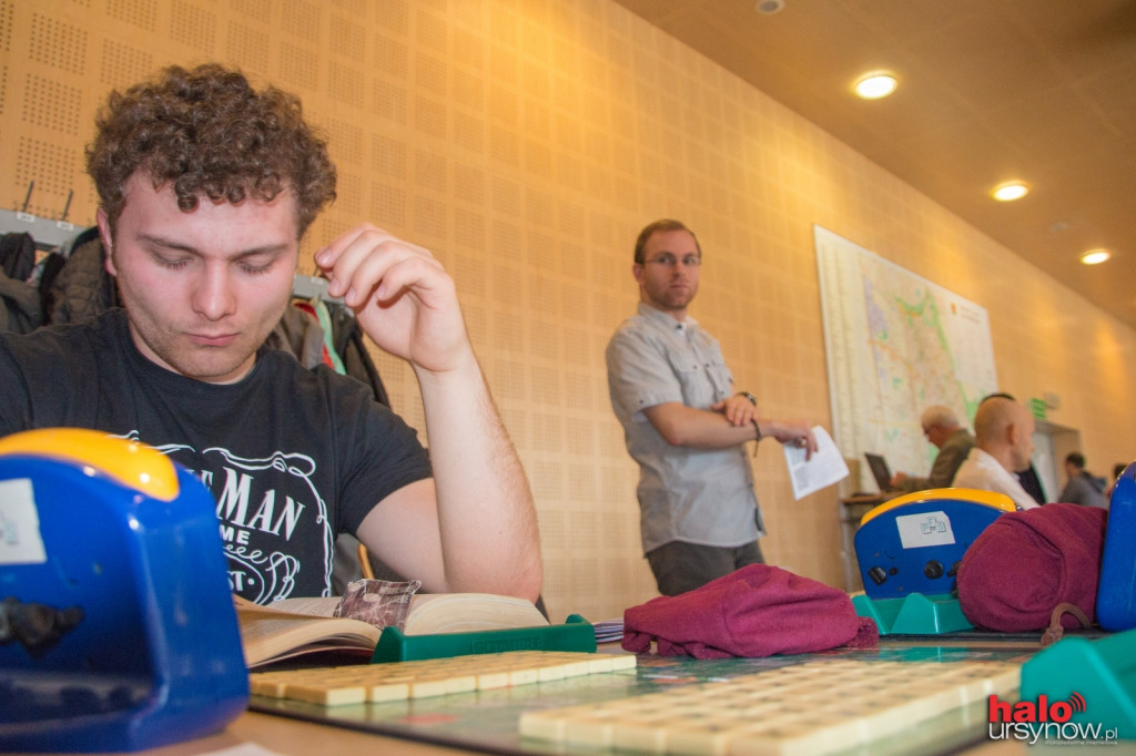 Od słowa do słowa. Ponad stu graczy na turnieju w scrabble. FOTO