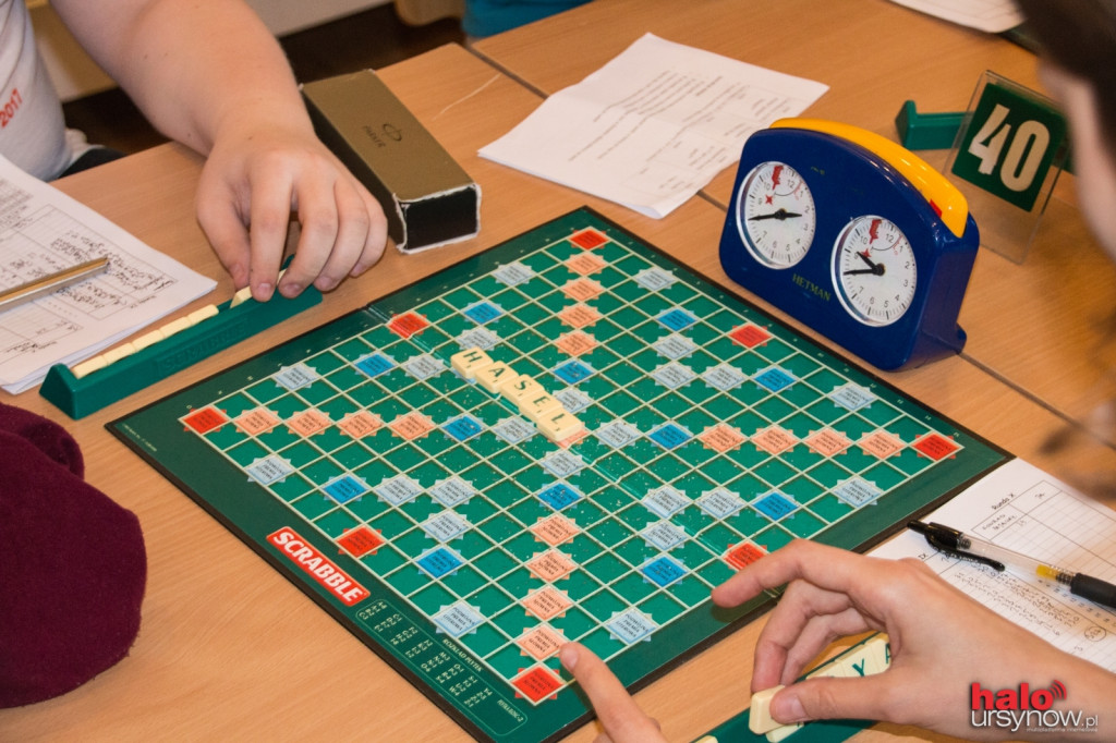 Od słowa do słowa. Ponad stu graczy na turnieju w scrabble. FOTO