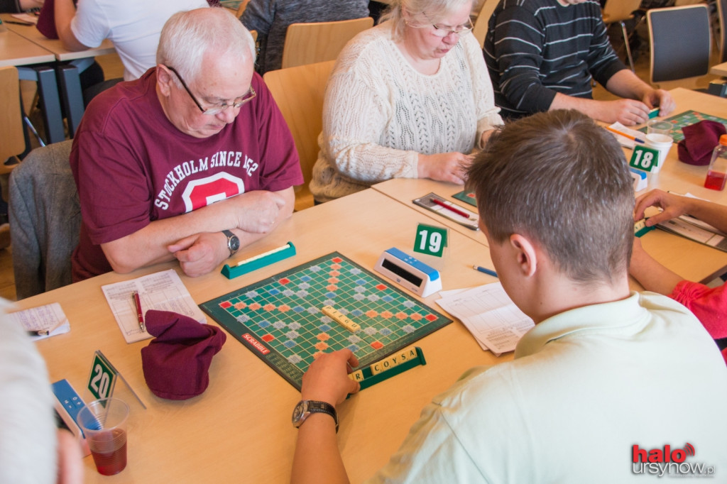 Od słowa do słowa. Ponad stu graczy na turnieju w scrabble. FOTO