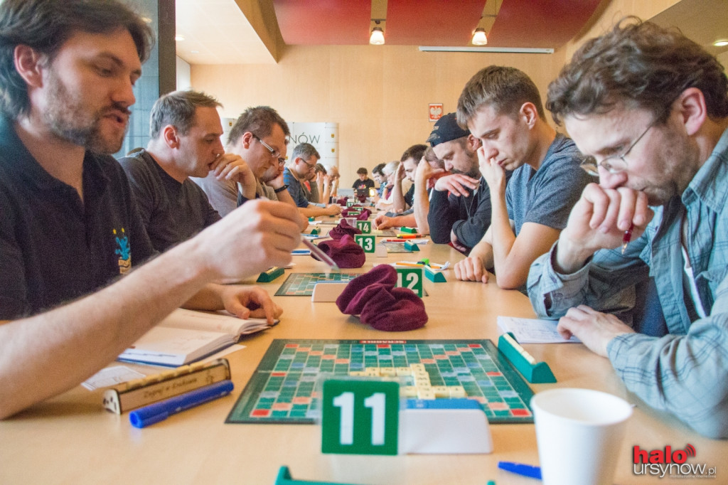 Od słowa do słowa. Ponad stu graczy na turnieju w scrabble. FOTO