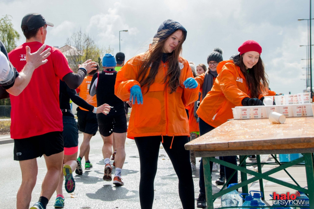 ORLEN WARSAW MARATHON. Gorrrący doping na Ursynowie! FOTO