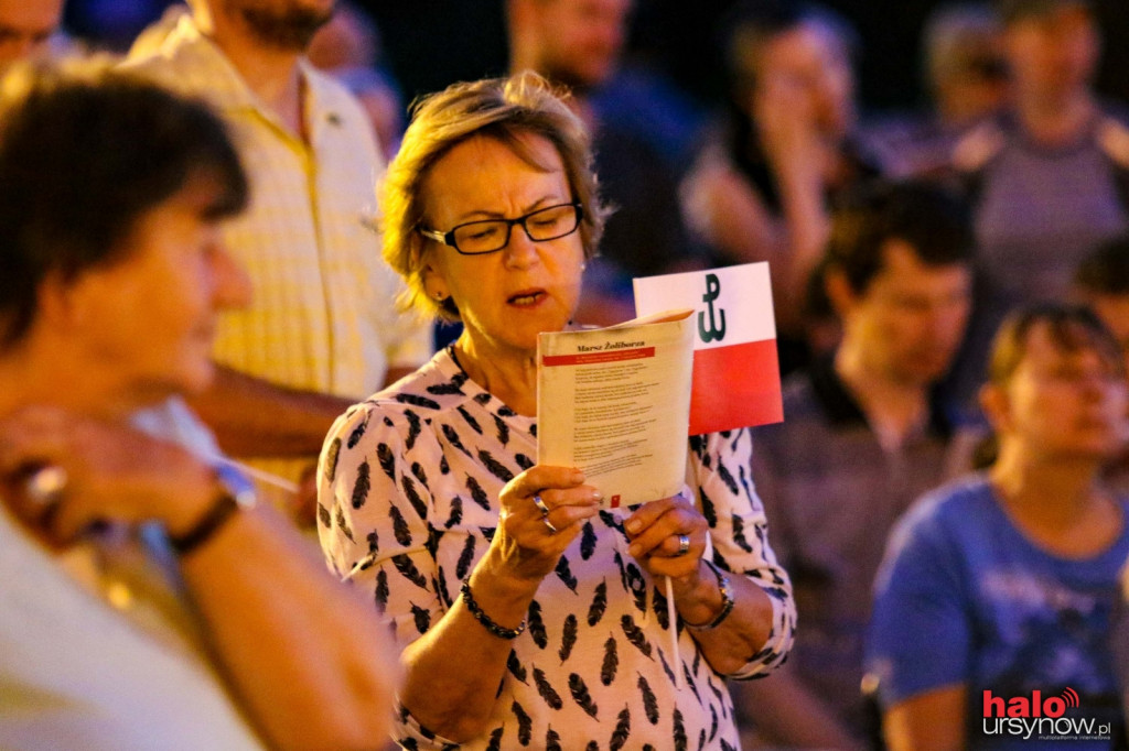 Powstańcze piosenki przy fontannie FOTO
