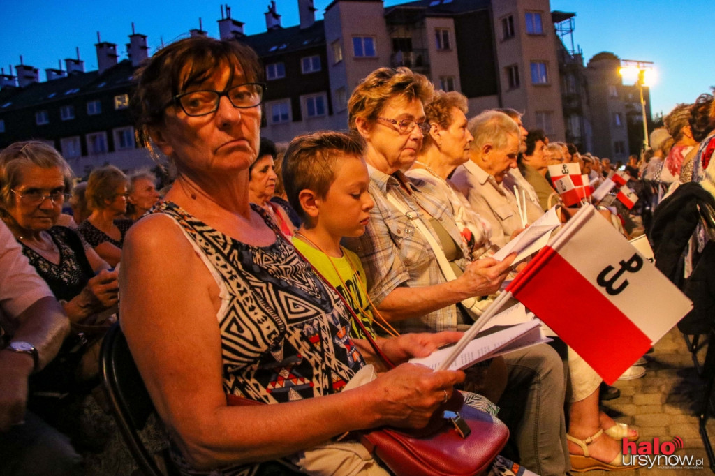 Powstańcze piosenki przy fontannie FOTO