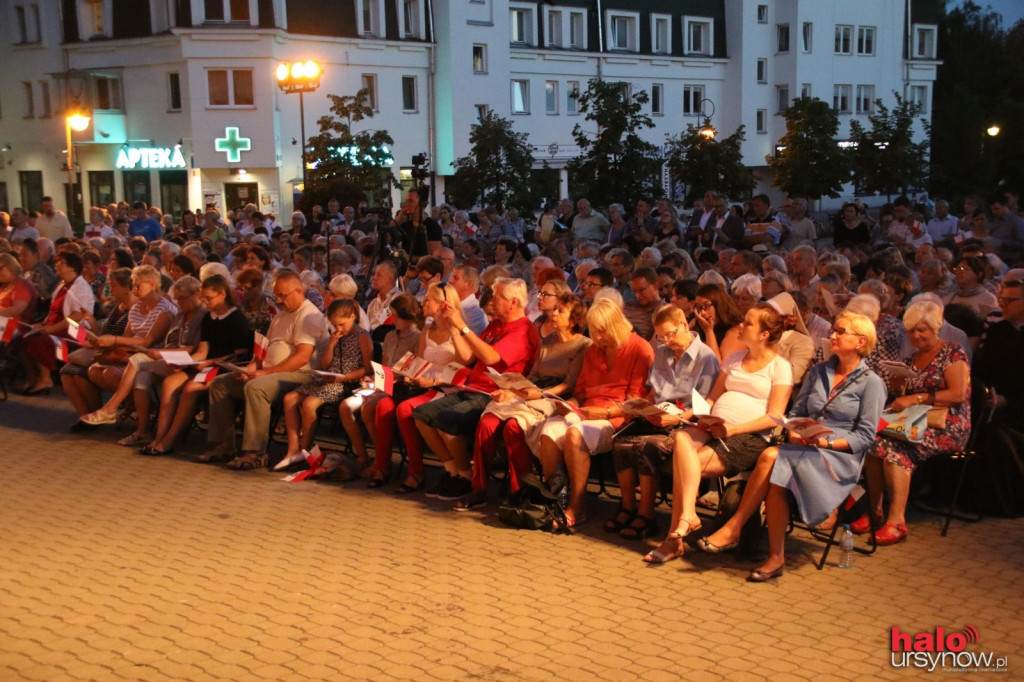 Powstańcze piosenki przy fontannie FOTO