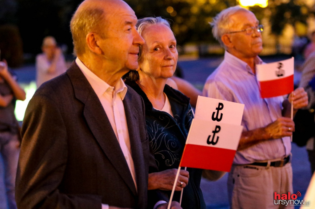 Powstańcze piosenki przy fontannie FOTO
