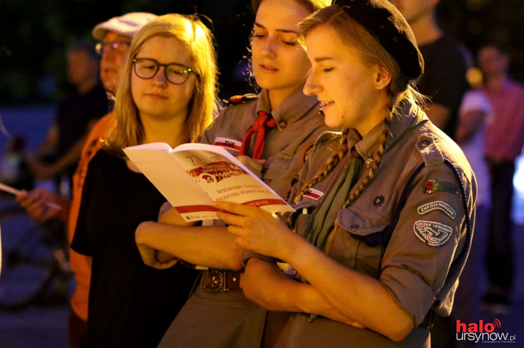 Powstańcze piosenki przy fontannie FOTO